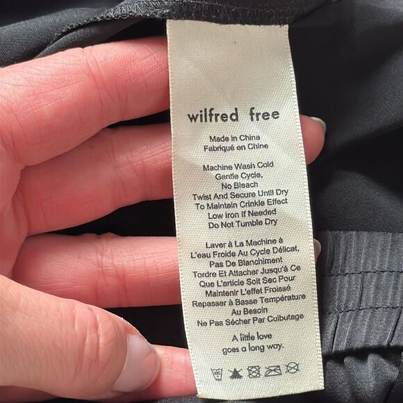 Wilfred Artizia Flowy Satin Pull-On Shorts 9" Black SzM - Picture 12 of 12